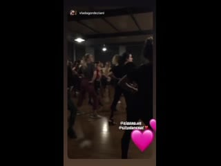 Бабазина преподает