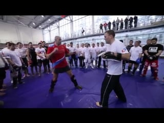 Федор емельяненко, перемещение и дистанция в ударной технике striking seminar by fedor emelianenko