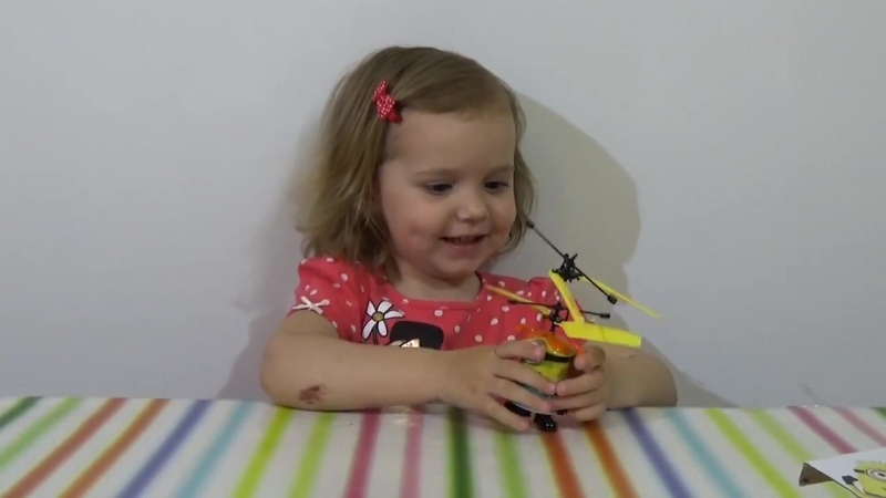 Летающий миньон распакоа игрушки запускаем unboxing flying minion girl run in on