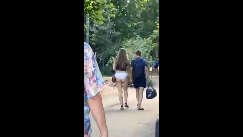 Откровенные наряды на улицах сочи