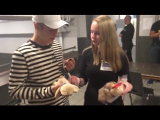 October 6 another video of justin with a make a wish fan in antwerpen, belgium