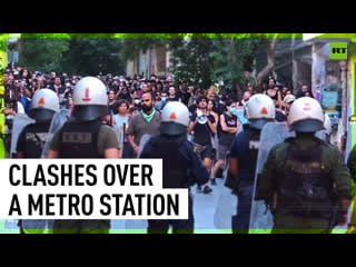 Greek cops clash with protesters in athens