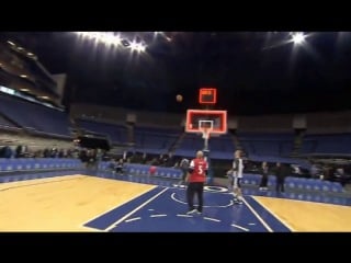 Lukas and lukasz shoot hoops!