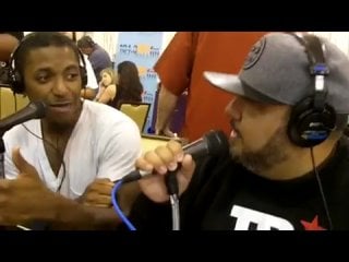 Chuy gomez backstage @ the 2010 mtv vma's! interview w/ lloyd