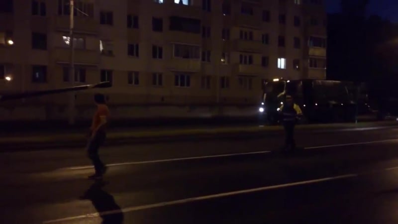 У менску мужчына агаліў геніталіі перад ваеннай тэхнікай