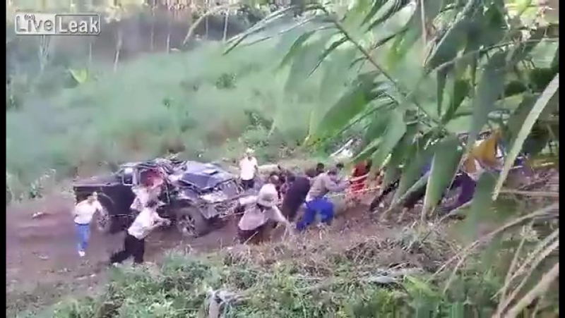 Хилые вьетнамцы the human tow truck