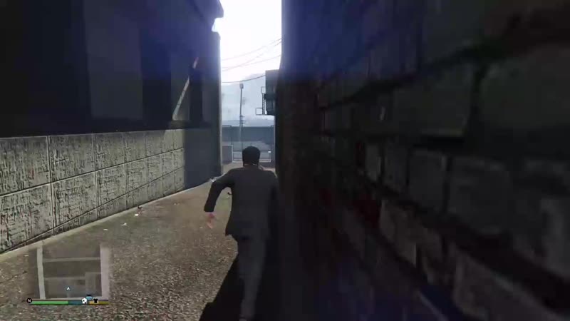 Перелезаем через заборы в костюме