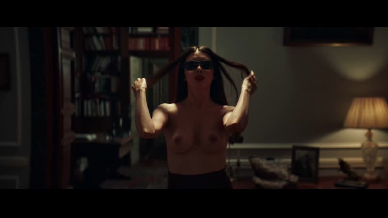 Иления пасторелли тёмные очки / ilenia pastorelli occhiali neri ( 2022 )