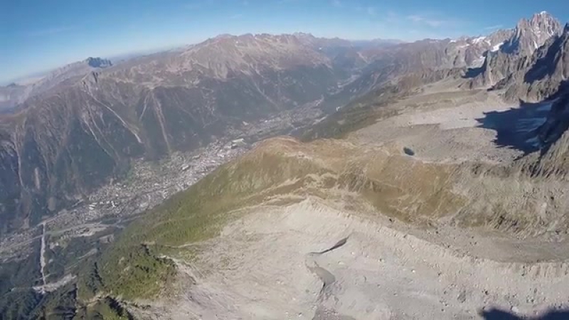 Парень в вингсьюте врезался в дерево на скорости 150 км ч