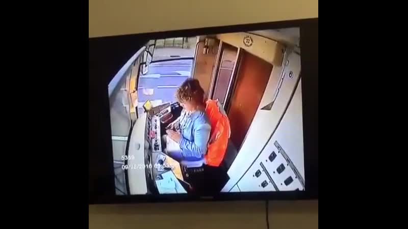 Чебурек на работе докаталась