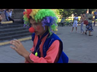 Флешмоб физрук танцуют клоуны