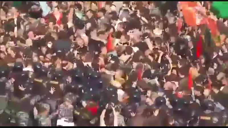 Пенсионная реформа протестующие ветераны разбили омон и прорвались к кремлю в москве