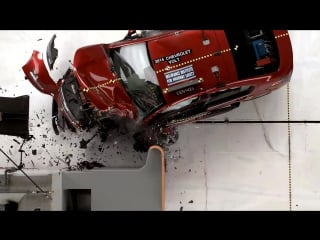 2014 chevrolet volt small overlap iihs crash test