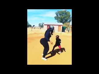Big black booty dancing / негритянка с большой попой