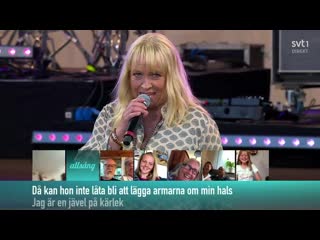 Sanna nielsen, sussie eriksson and viewers–en jävel på kärlek (allsång på skansen 30 06 2020 )