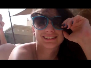 Пара любовников дарит длинноволосой стройняшке двойное проникновение на днюху