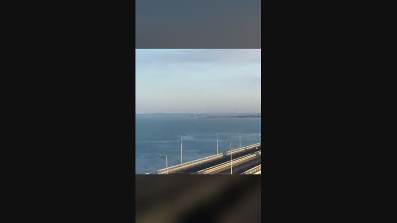 Су 25 над керченским мостом