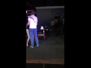 Кружишься с самочкой в диком танце, надеясь вечером расчехлить её помидор, но тут вдруг у нее основательно сносит крышу