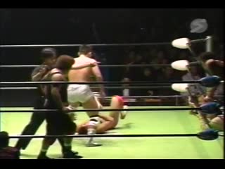 Kenta kobashi/tsuyoshi kikuchi/kenta kobayashi vs jun akiyama/kentaro shiga/yoshinobu kanemaru