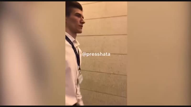 Слепой музыкант устроил скандал в аэропорту внуково
