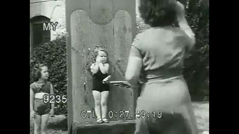 Мама из техаса метает ножи в своих дочерей