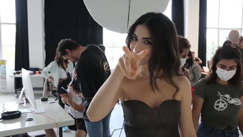 Sol yanım afiş çekimi kamera arkası