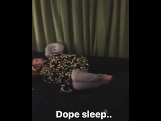 Last but not least, heres a 10 sec footage of gtopri sleeping peacefully while daesungie was on his phone youngbae just wouldnt