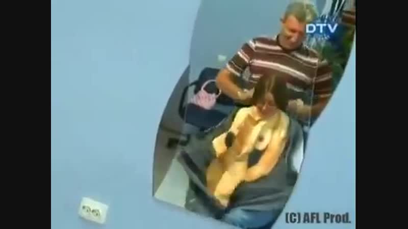 Парикмахер#женщина#голая#фартук#видео прикол