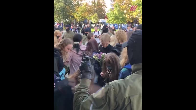 В минске на женском «блестящем марше» начались задержания