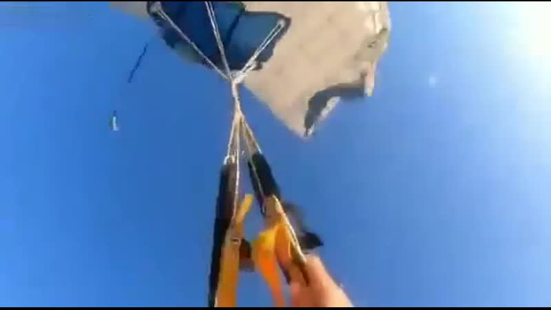 Прыжок с парашютом пошел через жопу италия