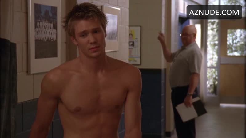 Актёр чад майкл мюррей остался без одежды в сериале "холм одного дерева"