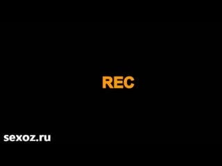 Милая девочка ласкает свою письку у себя дома одна мастурбирует киску