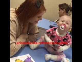 Настя показывает вике верочку