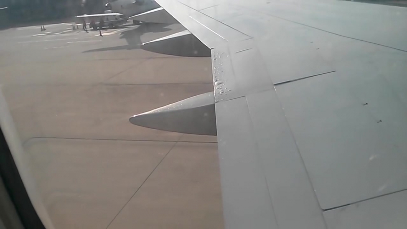 Всегда берите место у иллюминатора, а то пропустите самое интересное