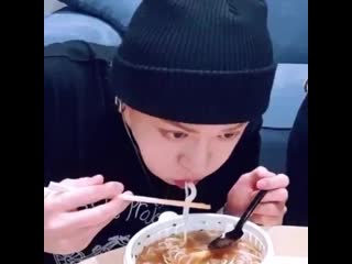The way im sobbing his pouty little squishy face eating welll