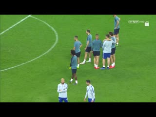 Higuain and azpillicueta come together in training