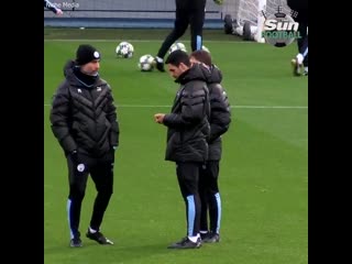 Mikel arteta on his phone in training, texting raul sanllehi about the arsenal job get in my veins