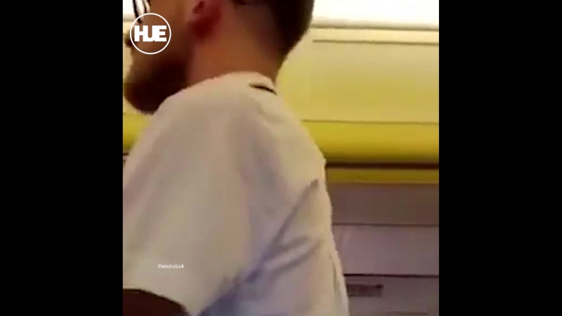 На борту генуя борнмут бортпроводник станцевал для пассажиров