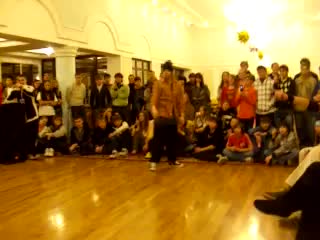 Roming one (jk) vs porn nigga (rasta bboys cru) (toprock)