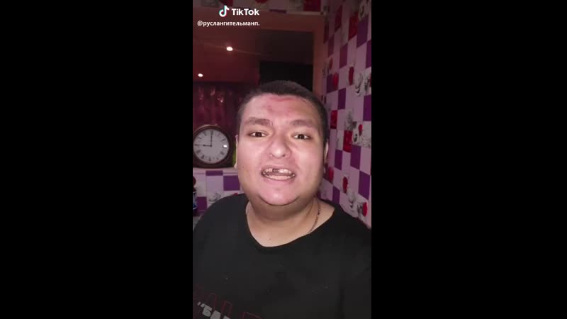 Руслан гительман пробует мамин вареник