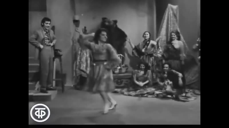 Ирэна танцует