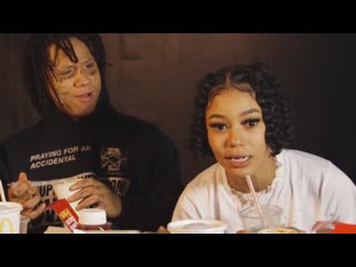 Trippie redd со своей девушкой пробует эксклюзивное меню от mcdonald's (переведено сайтом )