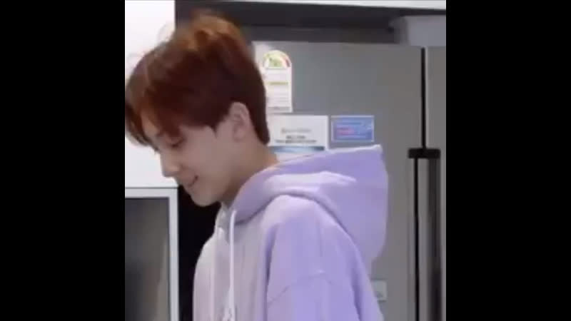 Jeonghan being a boyfriend