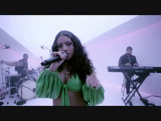 Kiana ledé "show love" (live) | vevo dscvr
