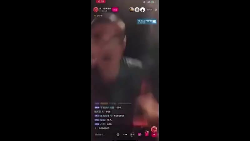 Ебанутый китаец взырвает у себя во рту петарды в прямом эфире