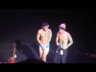 Голые на сцене, the janoskians underwear modelling dublin