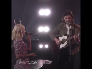 Peer pressure on @theellenshow with @juliamichaels ⚡️