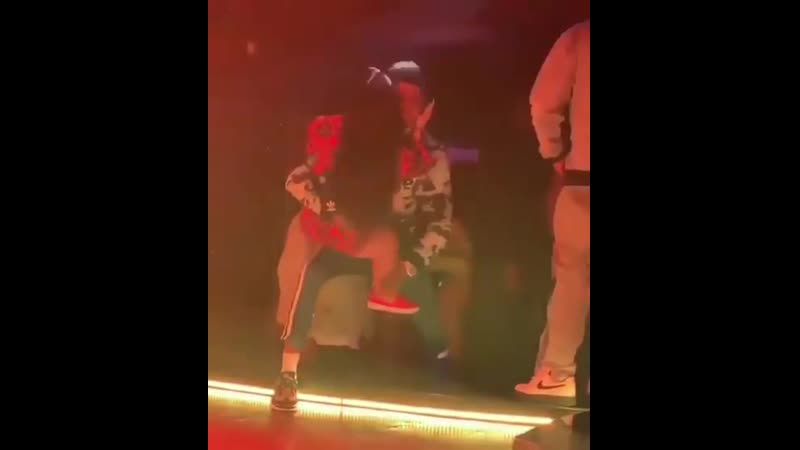 Стрип porn video – Blueface с девушкой в стрип клубе [новая школа]