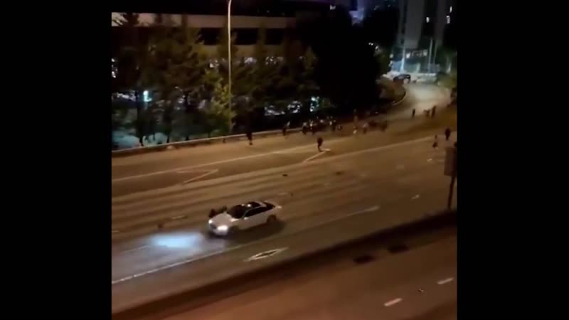 Негры перекрыли дорогу