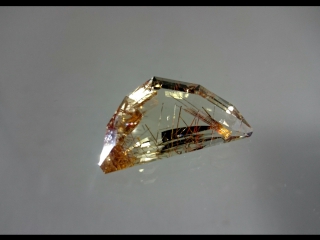 Quartz with inclusion of rutile 32,30 ct